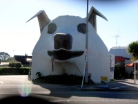 Tirau Corrugated Steel Sign - Dog Shaped Building