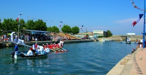 The Frontignan Red and Blue Teams Prepare to row